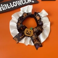 Halloween halsband voor huisdieren met witte satijnen ruches en pompoen decoratie - S / Pompoen Patroon / Zwart