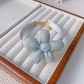Halsband für Haustiere aus mintgrünem Satin mit Perle und verstellbarer Goldkette - Grüne Blume / XS (15-20cm)