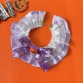 Collare per animali di Halloween in pizzo viola e bianco con fiocco e ciondolo zucca - XS / Bavaglino Zucca Viola