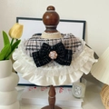 Elegante collar de tweed blanco y negro para mascotas con encaje y lazo de perlas - Talla S (20-25cm) / Cuello de Tweed Blanco