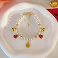 Collana di perle per animali con ciondolo a lucchetto dorato e ciondoli rossi - Taglia XS (1-3 Libbre) / Carattere Fu Prosperità Tesoro Collana con Campana