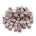 Cuentas cúbicas de cerámica esmaltada marrón claro con agujero para creación de joyas - 8mm (Agujero 2.5mm) / Marrón
