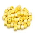 Cuentas de cubo de cerámica amarilla pulida para creación de joyas y accesorios DIY - 8mm (Agujero 2.5mm) / Amarillo