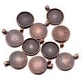 Detailed macro view of vintage bronze alloy round pendant trays with radial textures - Inner Diameter 25mm / Antique Red Copper