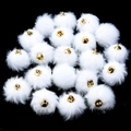 Pompones de piel sintética blanca de 16mm con anillos de metal dorado para bisutería - 16mm / Blanco