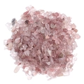 Nahaufnahme unregelmäßiger rosa Naturkristall-Bruchsteine für DIY-Schmuck und Deko - 100g Packung / Erdbeerquarz