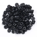 Gros plan de perles rondes plates en bois noir avec grain naturel pour bijoux DIY - 1000 Pièces/Paquet (6x3mm) / Noir
