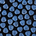 Makroaufnahme hellblauer Herzperlen aus Glas mit vertikalen Löchern für DIY-Schmuck - 8mm (50 Stück) / Hellblau