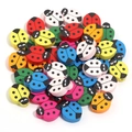 Gros plan de perles en bois colorées en forme de coccinelle pour la création de bijoux DIY - Forme de coccinelle / 19x15mm (Trou 2mm)