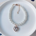 Détail du collier de perles pour animaux avec pendentif cœur en cristal et fermoir doré - Taille XS (0,5-1,5 kg) / Transparent