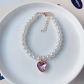 Collier élégant en perles blanches pour animaux avec pendentif cœur rose et fermoir doré - Rose Clair