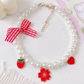 Collier de perles pour animaux avec nœud rayé rouge et breloques fraise et fleurs - XS / Série Rouge