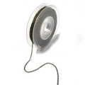 Detail van antieke bronzen DIY metalen sieradenketting gewikkeld op een plastic spoel - Brons