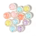 Detailansicht facettierter Acrylperlen mit bunten Macaron-Kernen für DIY-Schmuck - Bunt galvanisierte facettierte runde Perle