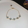 Elegantes goldenes Armband mit blauen quadratischen Zirkoniasteinen und Akzenten. - Himmelblauer Quadratischer Zirkonia-Stil (77#) / Gold