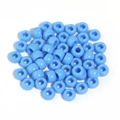 Gros plan de perles en acrylique bleu ciel 9x6mm pour création de bijoux DIY et artisanat - Bleu