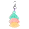 Detalle de borla de algodón de tres capas macaron con cierre de metal plateado y cordón - 14.5cm / Verde Menta Rosa Amarillo (1#)