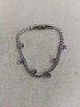 Elegantes silbernes Tennisarmband mit runden rosa Zirkonia-Anhängern und sicherem Verschluss. - Silbernes Armband / Rosa