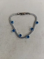 Elegantes silbernes Tennisarmband mit funkelnden blauen Steinen und klaren Zirkonen für Damen - Silbernes Armband / Blau