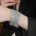 Vue détaillée d'un bracelet de luxe à plusieurs rangs de strass aux cristaux brillants - 37# Bracelet