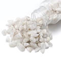Chips de piedra de cristal natural blanco pulido con agujeros para joyería artesanal - Peso Neto 45g/Botella / Piedra de Luna Blanca