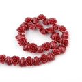 Dettaglio di perline a camelia in resina rosso scuro con petali floreali realistici - 6mm / Rosso / Confezione da 10 Pezzi