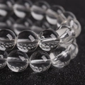 Macro-opname van transparante glazen kralen met hoge helderheid en glad gepolijst oppervlak - 10mm / Transparant