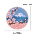 Borduurpatch in Japanse stijl met Mount Fuji en kersenbloesems diameter van 6cm rond - Cirkelvormige Mount Fuji Sakura Stijl (PE16358CT)