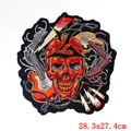 Großer Punk-Stickaufnäher mit Totenkopf und Gitarren für Jacken 28.3x27.4cm - Hard Rock Roter Totenkopf E-Gitarre Stil (DB0730CT)