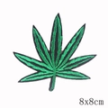 Écusson brodé feuille de chanvre verte 8x8cm pour décoration de vêtements et sacs - Motif de Feuille (PE1017CT)