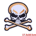 Grand écusson brodé punk tête de mort et os avec des détails en fil doré - Style Crâne Blond et Os Croisés (DB0233CT)