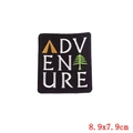 Écusson brodé Adventure avec motifs montagne et sapin, taille 8,9x7,9 cm - Texte Aventure (PE4473CT)