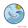 Parche bordado de 7,5 cm con cola de ballena y olas para ropa y manualidades - Parche Redondo Ola Cola de Ballena (PE5326CT)