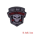 Toppa moto ricamata con teschio nero e bianco, 8.4x8.1cm stile punk per motociclisti - Teschio da Moto (PE4484CT)