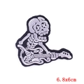Macro-opname van geborduurde schedel gitaar patch met fijne stiksels en 6,8x6cm afmetingen - Zwart Wit Gitaar Schedel (PE5329CT)