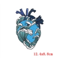 Anatomische hart borduurpatch met blauw golfpatroon, maat 12,4x8,8 cm - Golf Hart Stijl (PE5096CT)