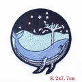 Geborduurde walvis patch met zeegolven en sterrenhemel voor doe-het-zelf kleding - 8.2x7.7cm / Walvis Golven Sterrenhemel Stijl (PE4975CT)
