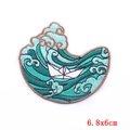 Écusson brodé vagues Ukiyo-e et bateau en papier pour vêtements DIY, 6,8x6cm - Écusson Style Grande Vague Bateau en Papier (PE5969CT)