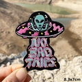 Toppa ricamata UFO alieno con scritta NO BAD TRIPS su tessuto nero in alta qualità - 8.3x7cm / Stile Alieno alla Guida di un UFO (PE3735CT)