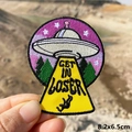 Patch ricamata UFO alieno con testo Get In Loser e raggio di luce gialla vivace - 8.2x6.5cm / Stile Rapimento Alieno (PE3861CT)