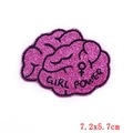 Glitzernder rosa Gehirn-Stickaufnäher mit Girl Power Slogan, Größe 7.2x5.7cm - Pinkes Gehirn Girl Power Design (PE6364CT)