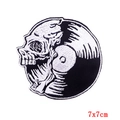 Patch brodé disque vinyle crâne punk 7x7cm pour décoration de vêtements DIY - Crâne de Disque Vinyle (PE6536CT)