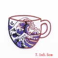 Parche bordado taza de café con diseño de ola japonesa en color púrpura y negro - Parche con Forma de Taza de Café Ola (PE6071CT)