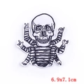 Punk Skelett Aufnäher mit mehreren Armen für DIY Jacken in der Größe 6,9x7,1cm - Sechshändiger Totenkopf (PE5820CT) / Aufnäher mit Kleberückseite