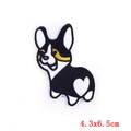 Detaillierte Nahaufnahme eines Corgi-Stickerei-Aufnähers mit Herzmotiv, 4,3x6,5 cm groß - Herz-Po Corgi Stil (PE6149CT)