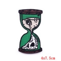 Écusson sablier brodé avec motif tête de mort et œil, vert et marron, taille 4x7,5cm - Motif de Crâne de Sablier (PE6529CT)