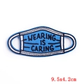 Blauer Masken-Stickaufnäher mit WEARING IS CARING Schriftzug in 9.5x4.2cm - Blaue Maske Stil (PE6192CT) / 9.5x4.2cm