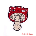 Cartoon Roter Katzenpilz Stickaufnäher 6.5x5.2cm für Kleidung DIY Dekoration - Katzengesicht Pilz Stil (PE6153CT)