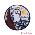 Parche bordado Noche Estrellada con fantasma, accesorio DIY circular de 6,1 cm para ropa - Patrón de Fantasma Noche Estrellada de Van Gogh (PE6132CT)