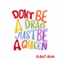 Bunter Bestickter Aufnäher mit 'Don't Be A Drag Just Be A Queen' Text, 6,6x7,4cm - Don't Be A Drag Just Be A Queen (PE7954CT) / 6.6x7.4cm